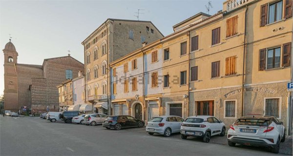 intera palazzina in vendita a Carpi in zona Centro Storico