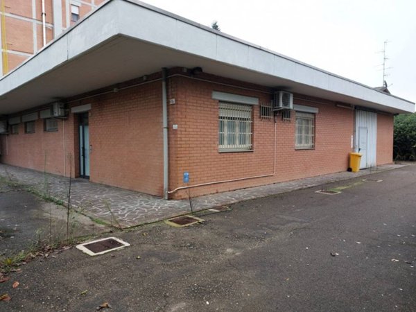 locale commerciale in vendita a Carpi