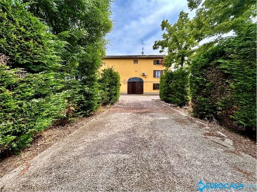 casa indipendente in vendita a Carpi in zona Centro Storico