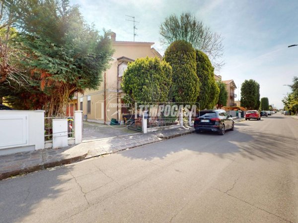 casa indipendente in vendita a Carpi in zona Quartirolo