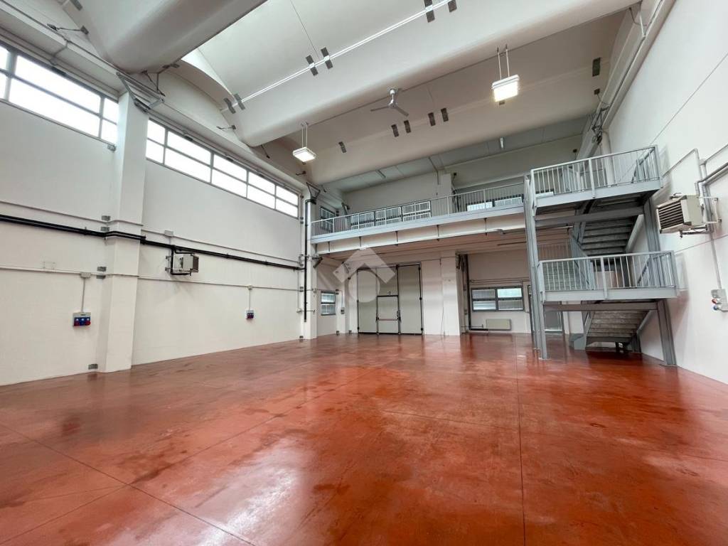 locale commerciale in vendita a Carpi in zona Fossoli