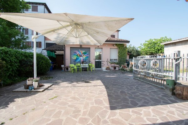 casa indipendente in vendita a Carpi in zona Centro Storico