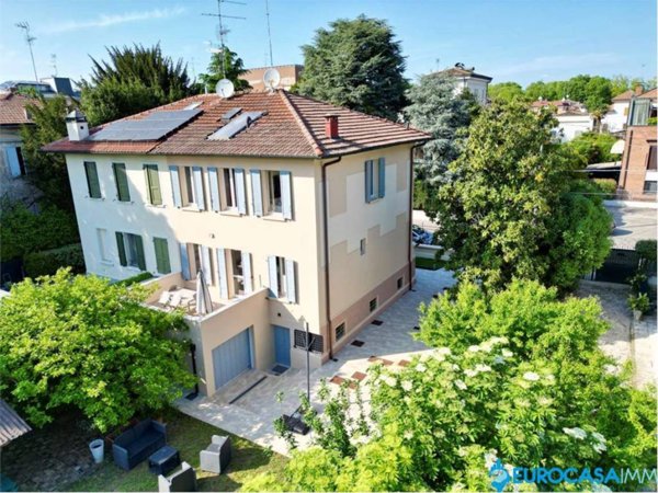 casa indipendente in vendita a Carpi