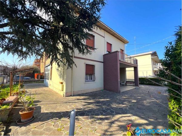 casa indipendente in vendita a Carpi in zona Centro Storico