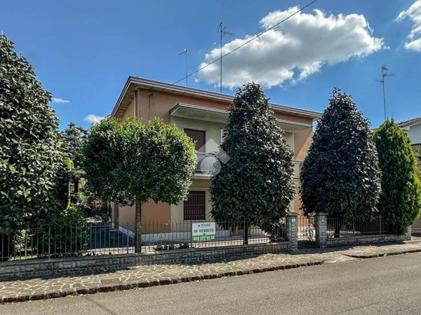 casa indipendente in vendita a Carpi in zona Centro Storico