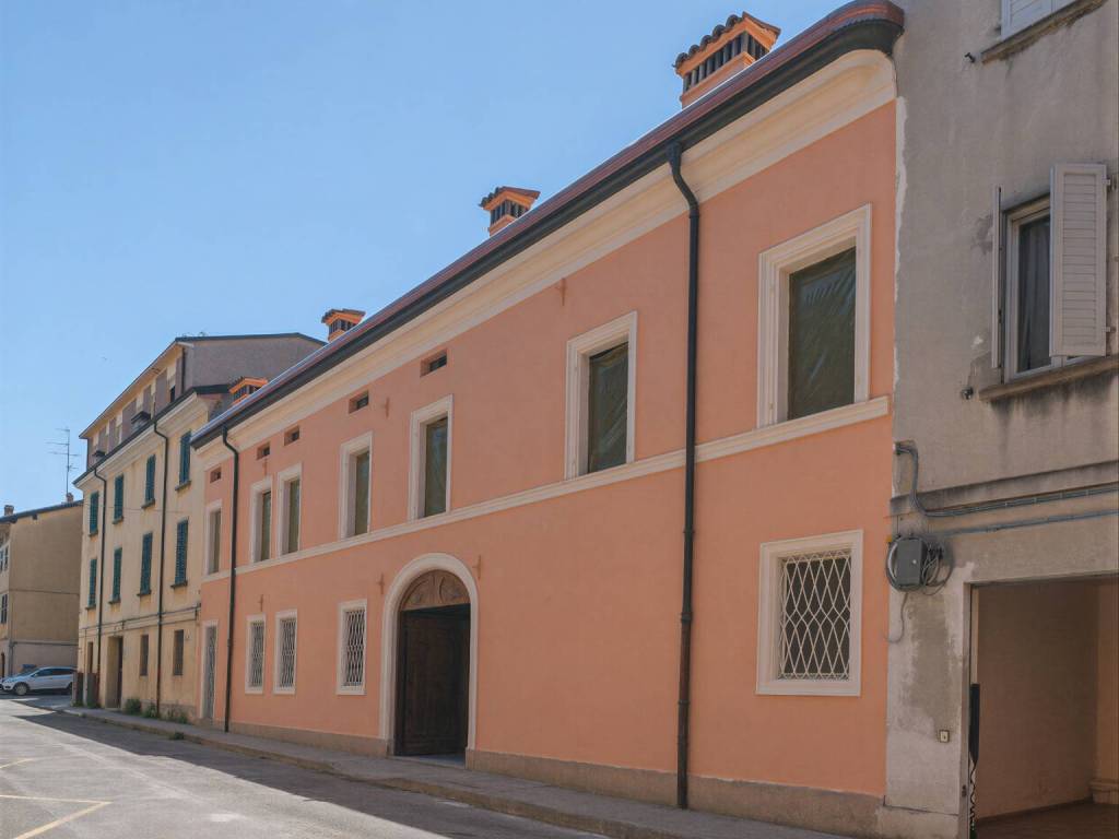 appartamento in vendita a Carpi in zona Centro Storico
