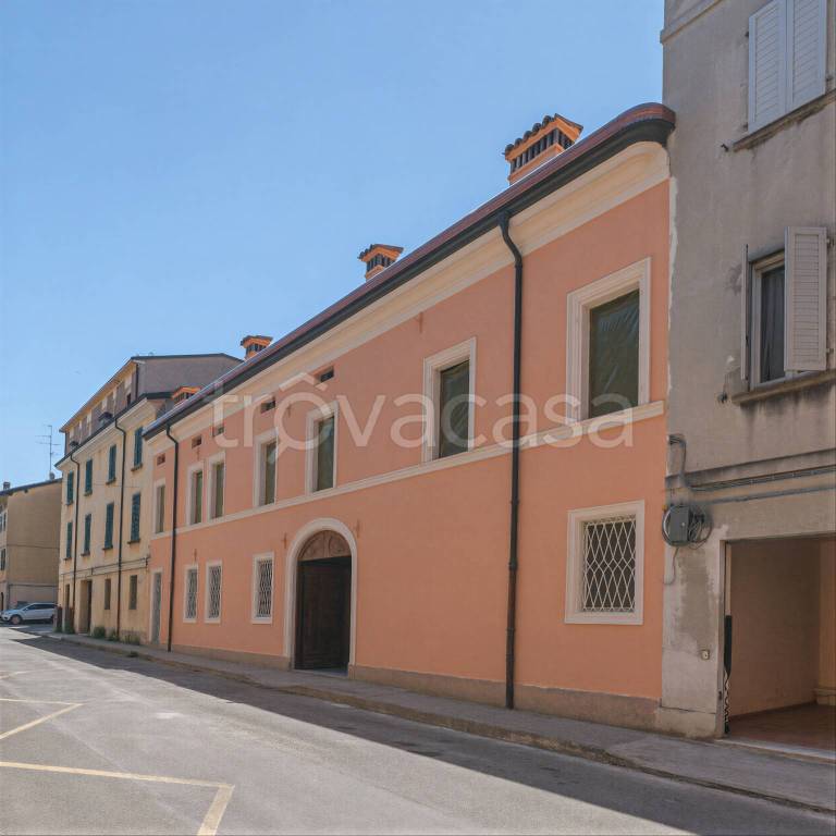 appartamento in vendita a Carpi in zona Centro Storico
