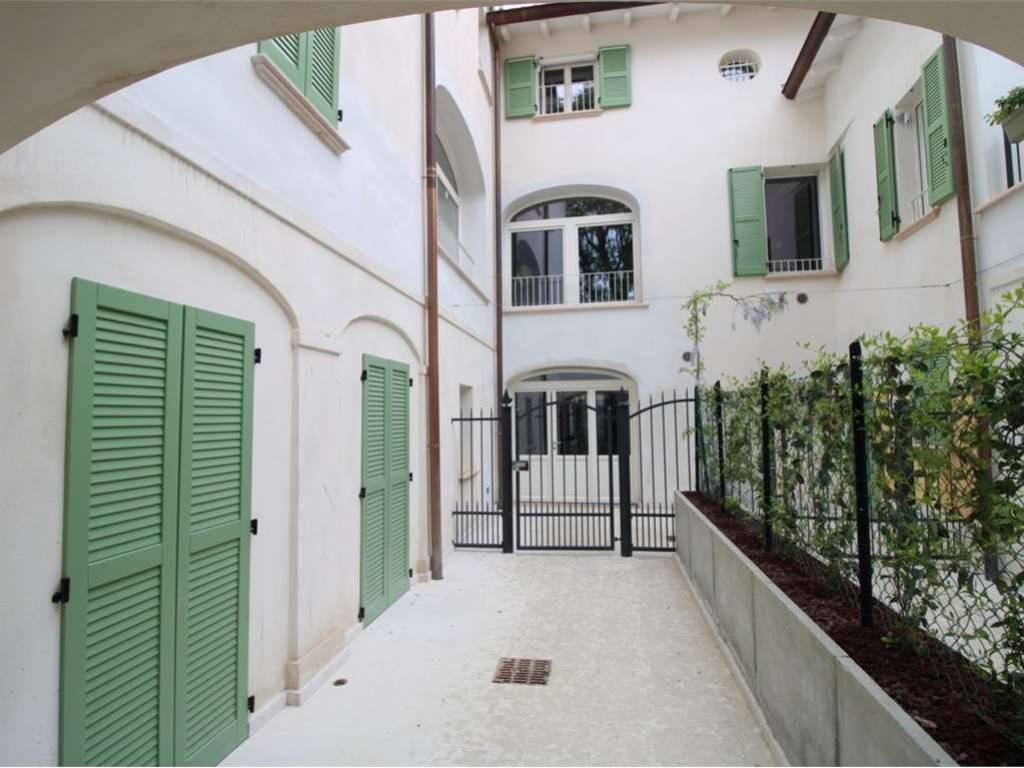 casa indipendente in vendita a Carpi in zona Centro Storico