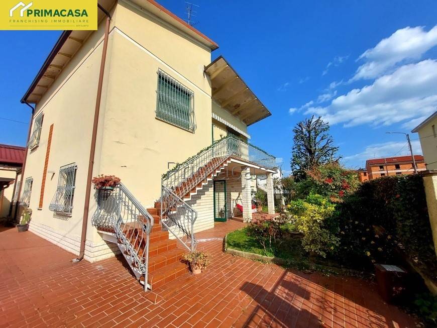 casa indipendente in vendita a Carpi in zona Centro Storico