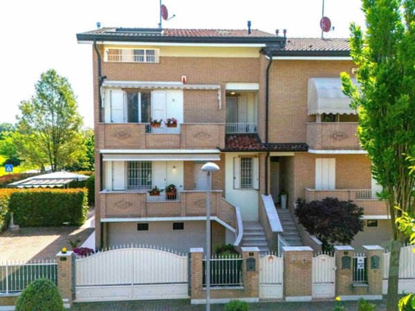 casa indipendente in vendita a Carpi in zona Cibeno Pile