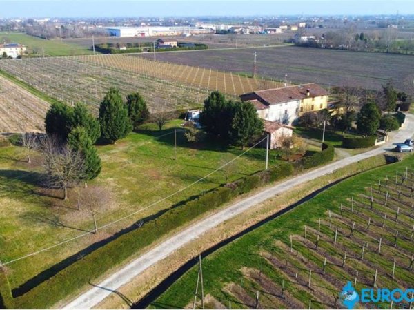 casa indipendente in vendita a Carpi in zona Gargallo