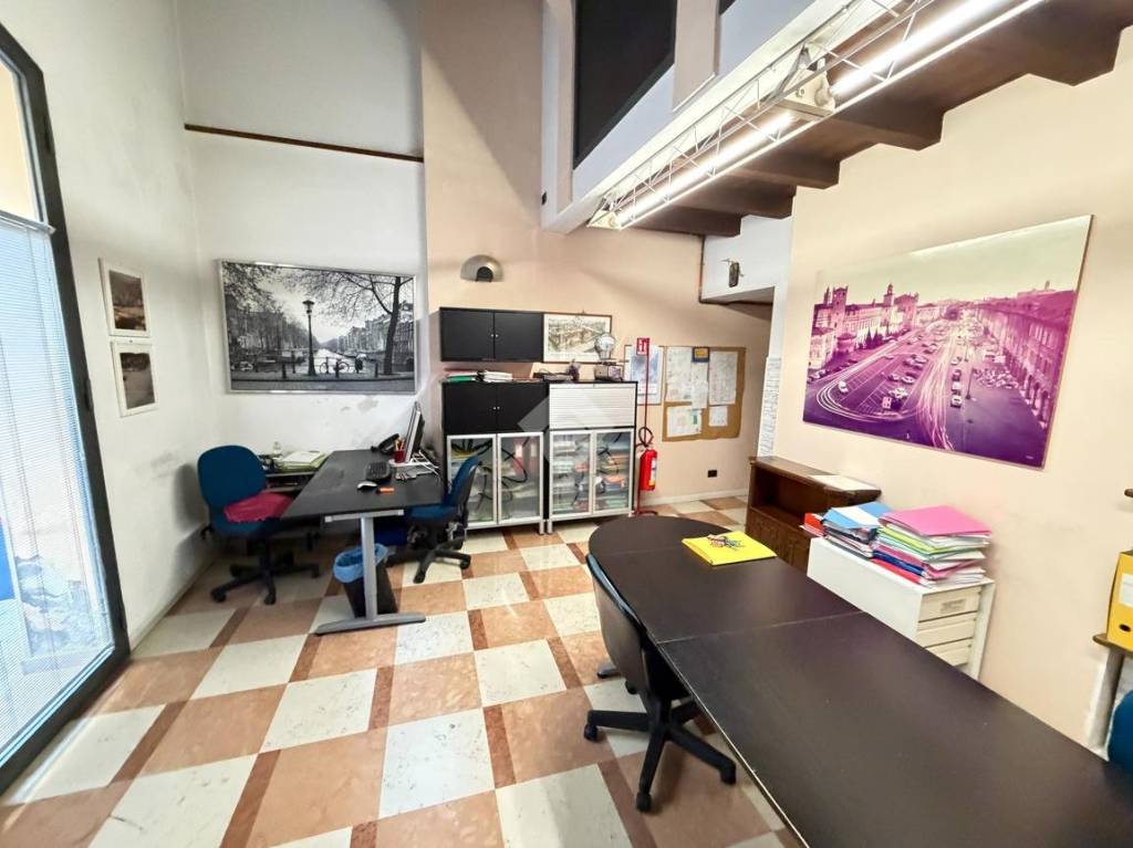 negozio in vendita a Carpi in zona Centro Storico