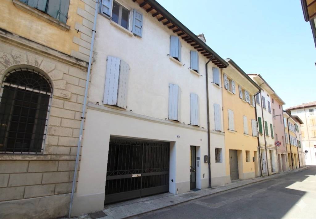 appartamento in vendita a Carpi in zona Centro Storico