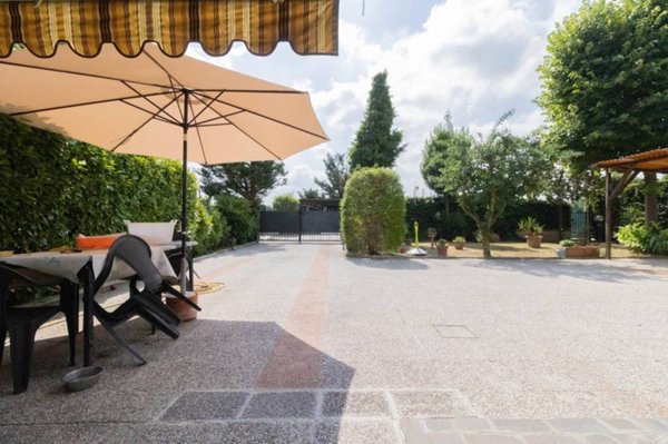 casa indipendente in vendita a Carpi in zona Quartirolo