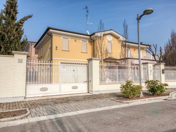 casa indipendente in vendita a Carpi in zona Cibeno Pile