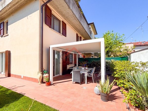 casa indipendente in vendita a Carpi