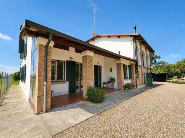 casa indipendente in vendita a Carpi