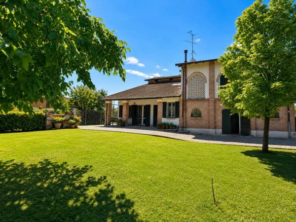 casa indipendente in vendita a Carpi
