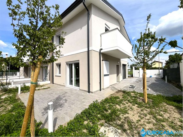 casa indipendente in vendita a Carpi in zona Budrione
