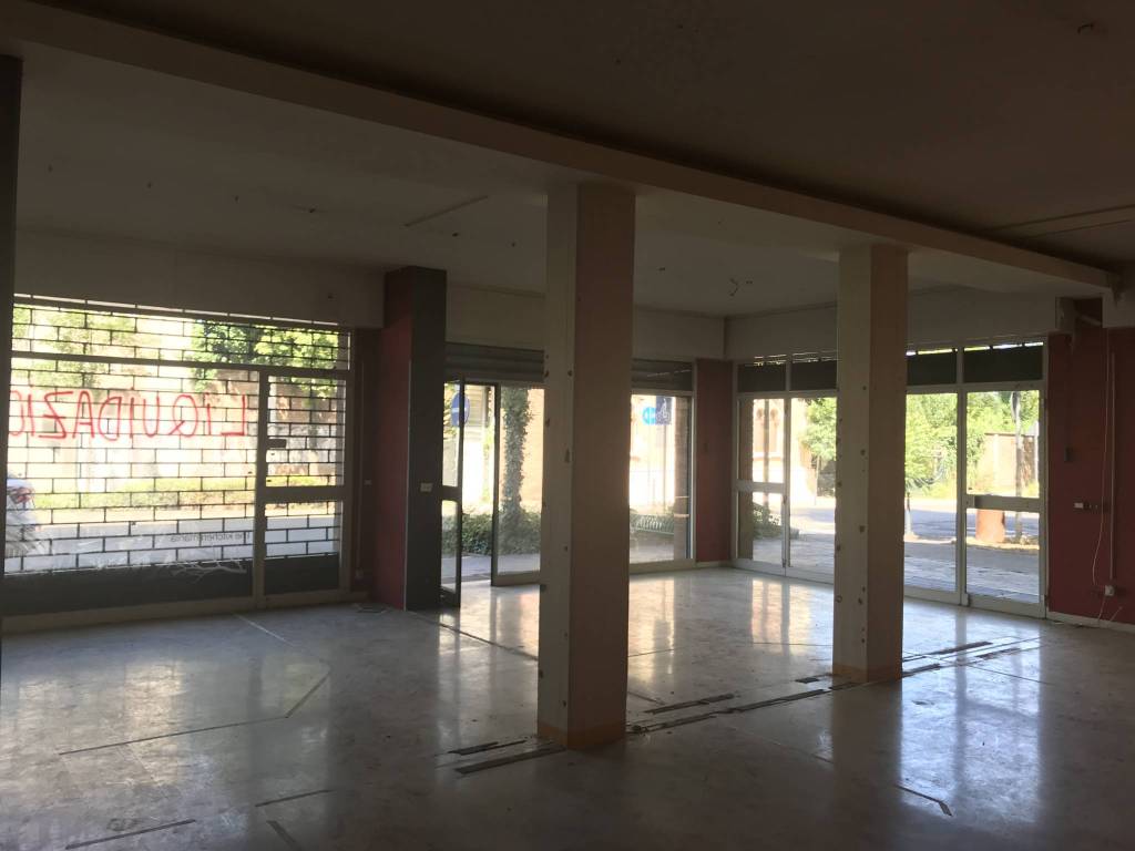 negozio in vendita a Carpi