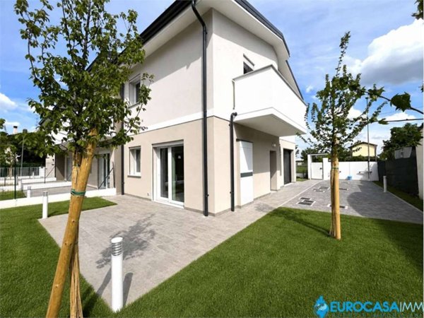 casa indipendente in vendita a Carpi in zona San Marino