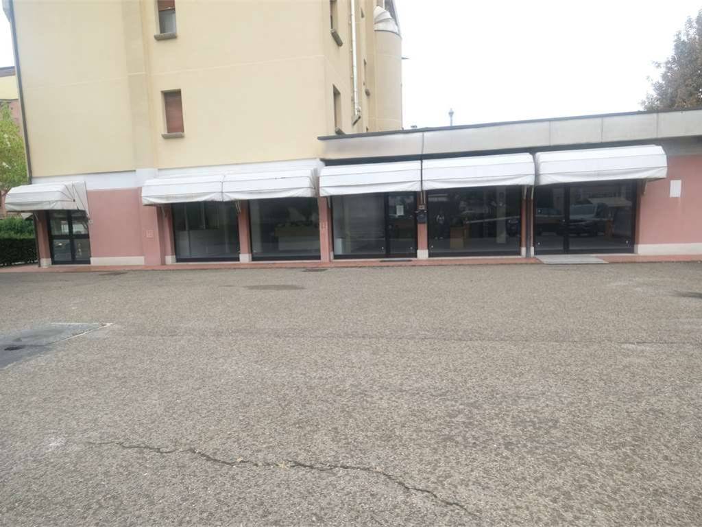 negozio in vendita a Carpi