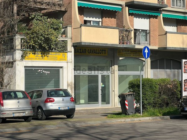locale commerciale in vendita a Carpi