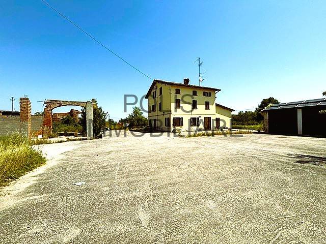 casa indipendente in vendita a Carpi in zona Budrione