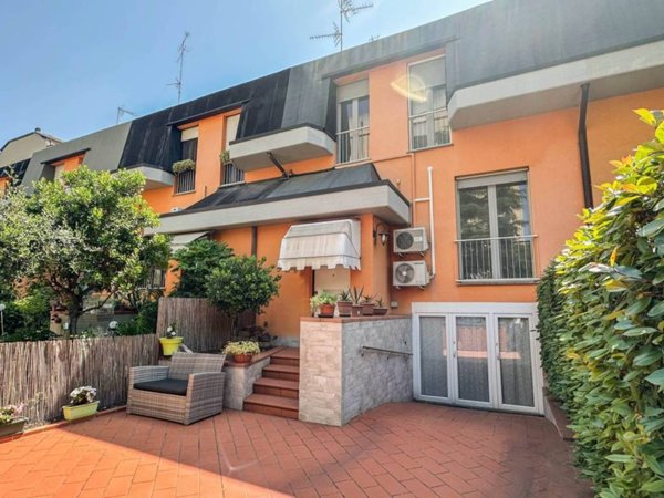 casa indipendente in vendita a Carpi in zona Quartirolo