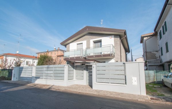casa indipendente in vendita a Carpi