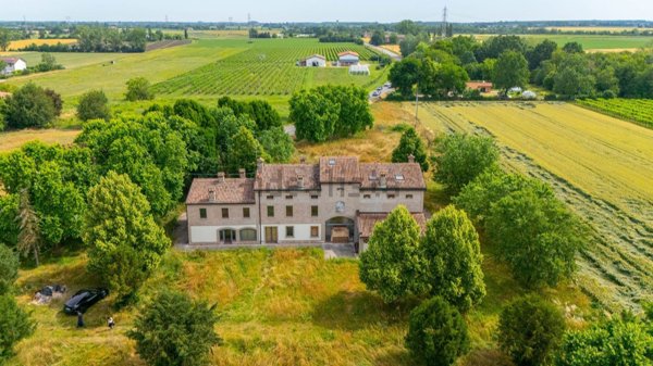 casa indipendente in vendita a Carpi in zona San Marino