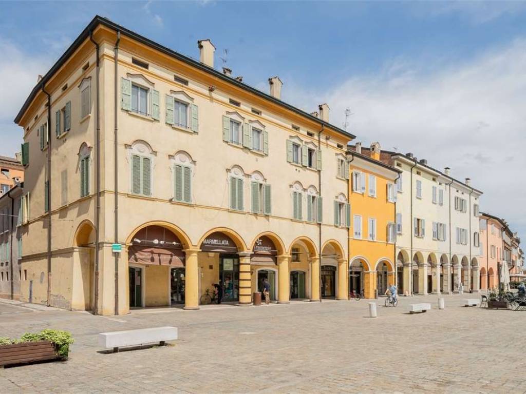 appartamento in vendita a Carpi in zona Centro Storico