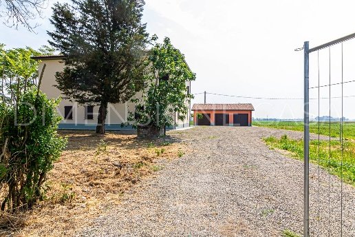 casa indipendente in vendita a Carpi in zona Cortile
