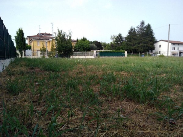 terreno edificabile in vendita a Carpi