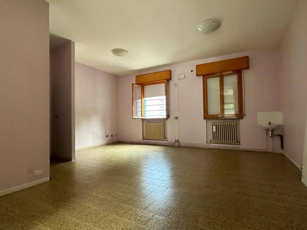 locale di sgombero in vendita a Carpi in zona San Marino