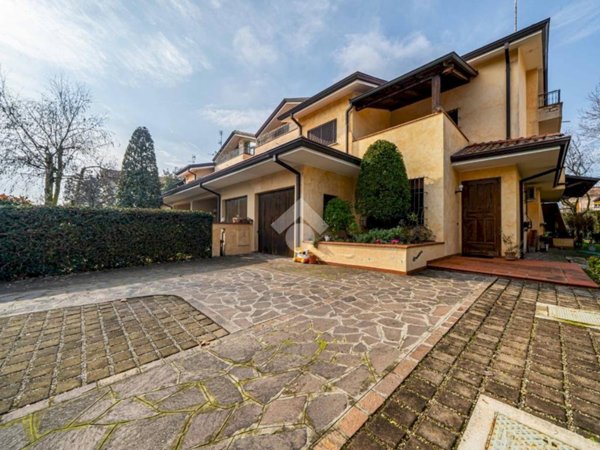 casa indipendente in vendita a Carpi in zona Cibeno Pile