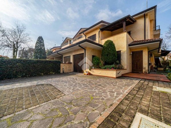 casa indipendente in vendita a Carpi in zona Cibeno Pile
