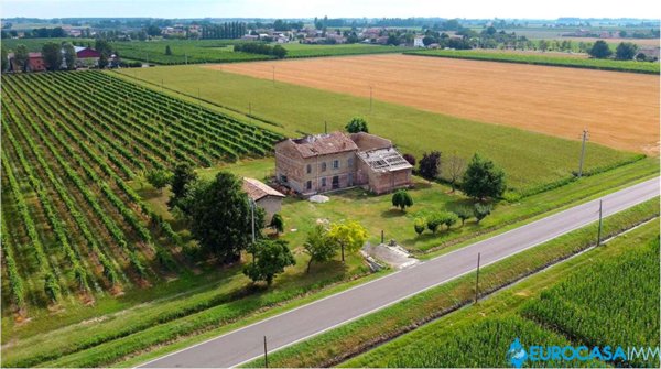 casale in vendita a Carpi in zona Cortile