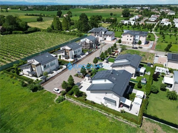 casa indipendente in vendita a Carpi in zona Quartirolo