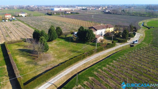 casale in vendita a Carpi in zona Gargallo