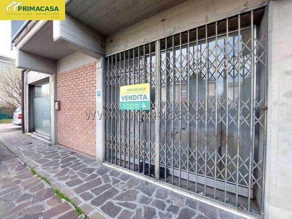 negozio in vendita a Carpi in zona Quartirolo