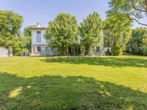 casa indipendente in vendita a Carpi in zona Cibeno Pile