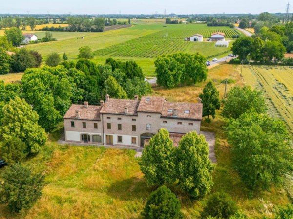 casa indipendente in vendita a Carpi in zona San Marino
