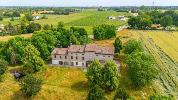 casa indipendente in vendita a Carpi in zona San Marino