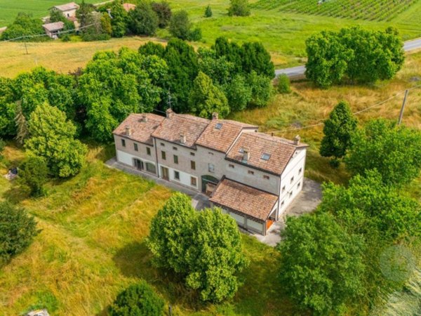 casa indipendente in vendita a Carpi in zona San Marino