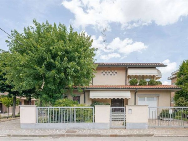 casa indipendente in vendita a Carpi