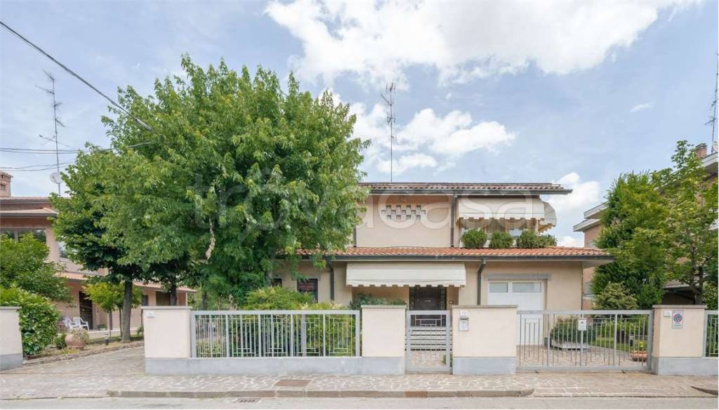 casa indipendente in vendita a Carpi in zona Cibeno Pile