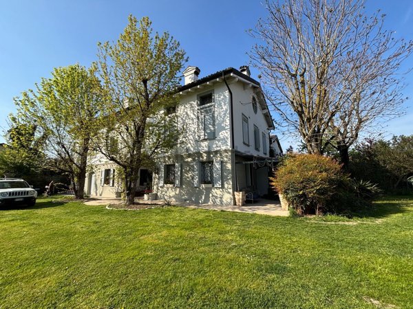casa indipendente in vendita a Carpi in zona Santa Croce