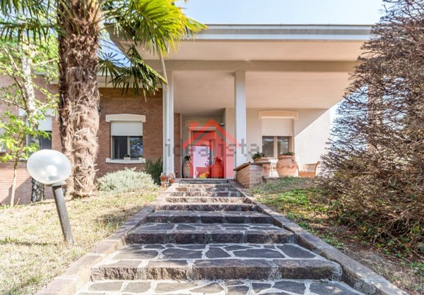 casa indipendente in vendita a Carpi in zona Cortile
