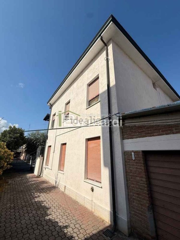 casa indipendente in vendita a Carpi in zona Cibeno Pile